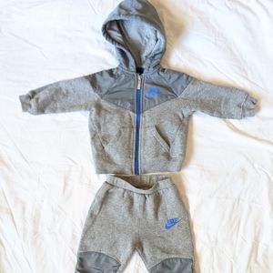 Nike
Baby Boy Fleece Zip Hoodie & Pants Set